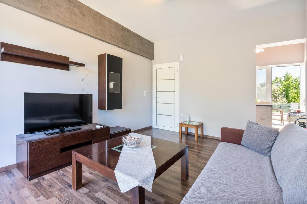 Apartment Aristos Garden